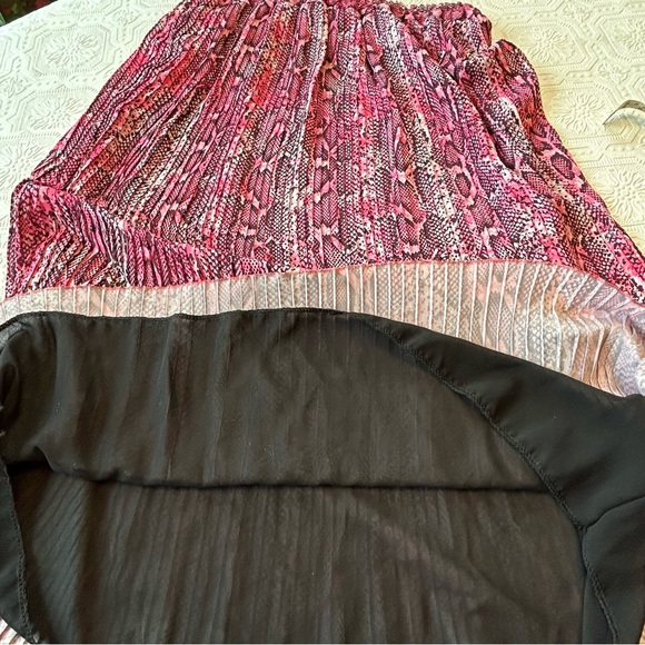 Love Is Pink Python Print Pleated Skirt Sz L NWOT - Picture 7 of 14